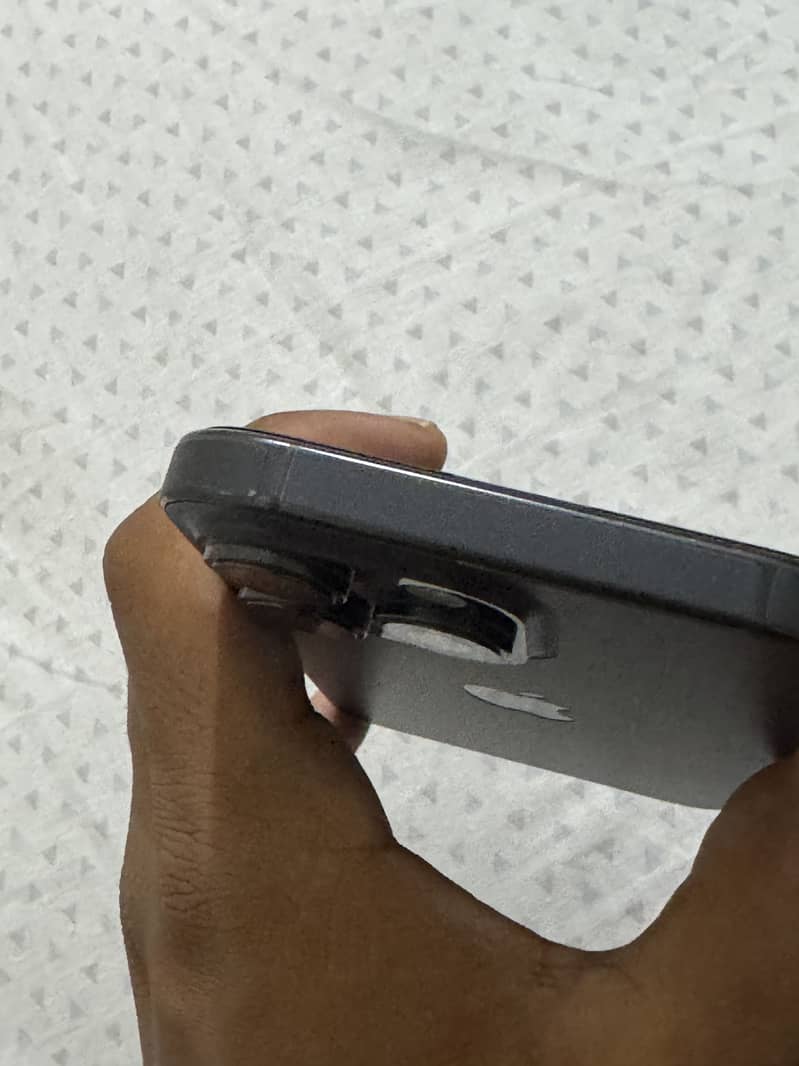 Apple iPhone 16 Pro Max 5