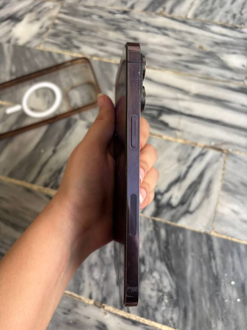 Apple iPhone 14 Pro Max 1