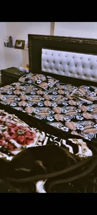 King Size Posish Bed Tufted Headboard With Table Condition Urgent Sale
