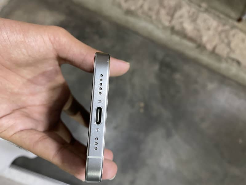 Apple iPhone 15 Pro 4