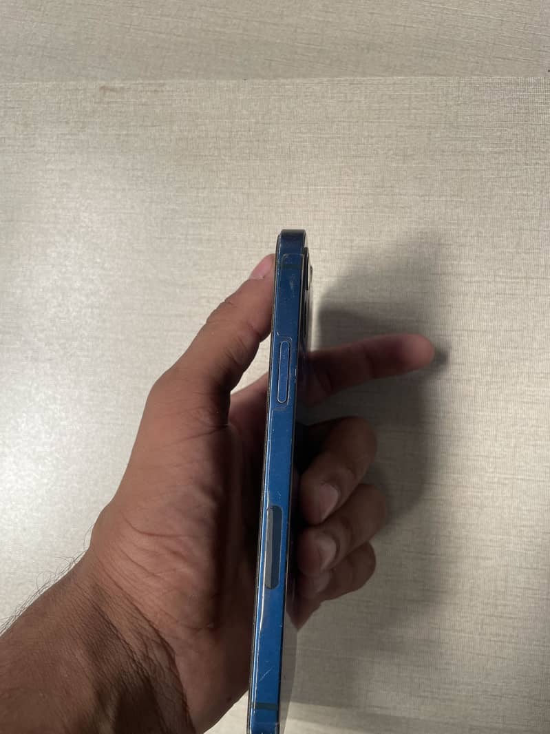 Apple iPhone 12 1