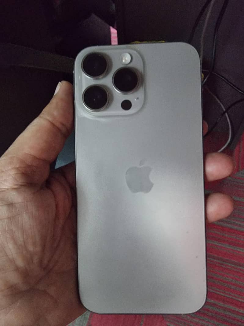Apple iPhone 16 Pro Max 1