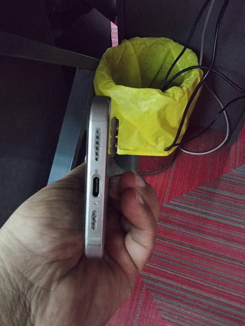 Apple iPhone 16 Pro Max 5