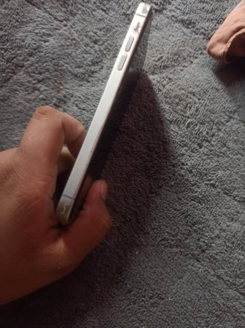 Apple iPhone 11 4