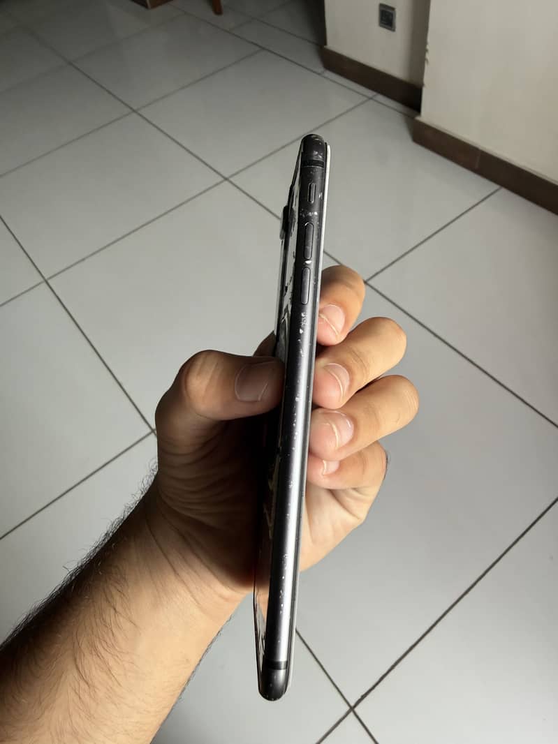 Apple iPhone 8 Plus 3