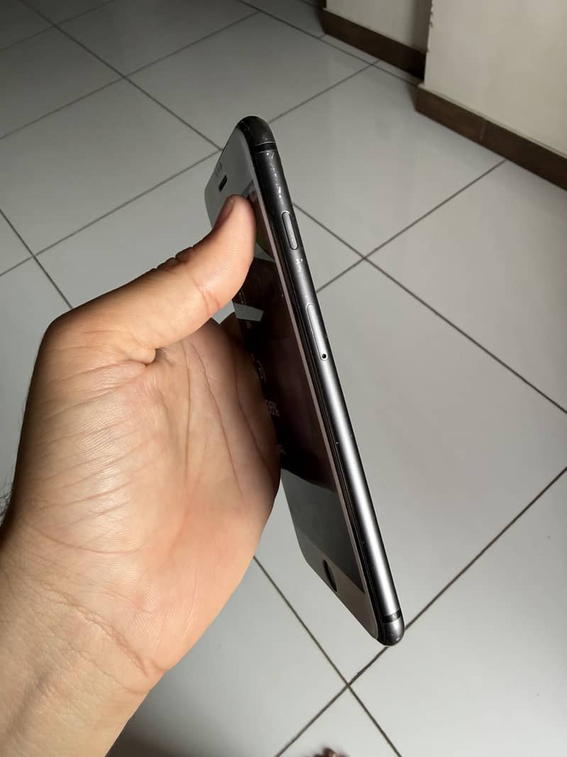 Apple iPhone 8 Plus 6