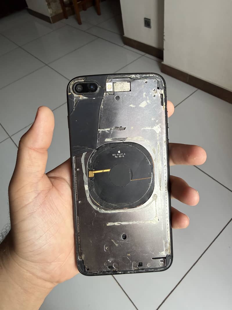 Apple iPhone 8 Plus 11