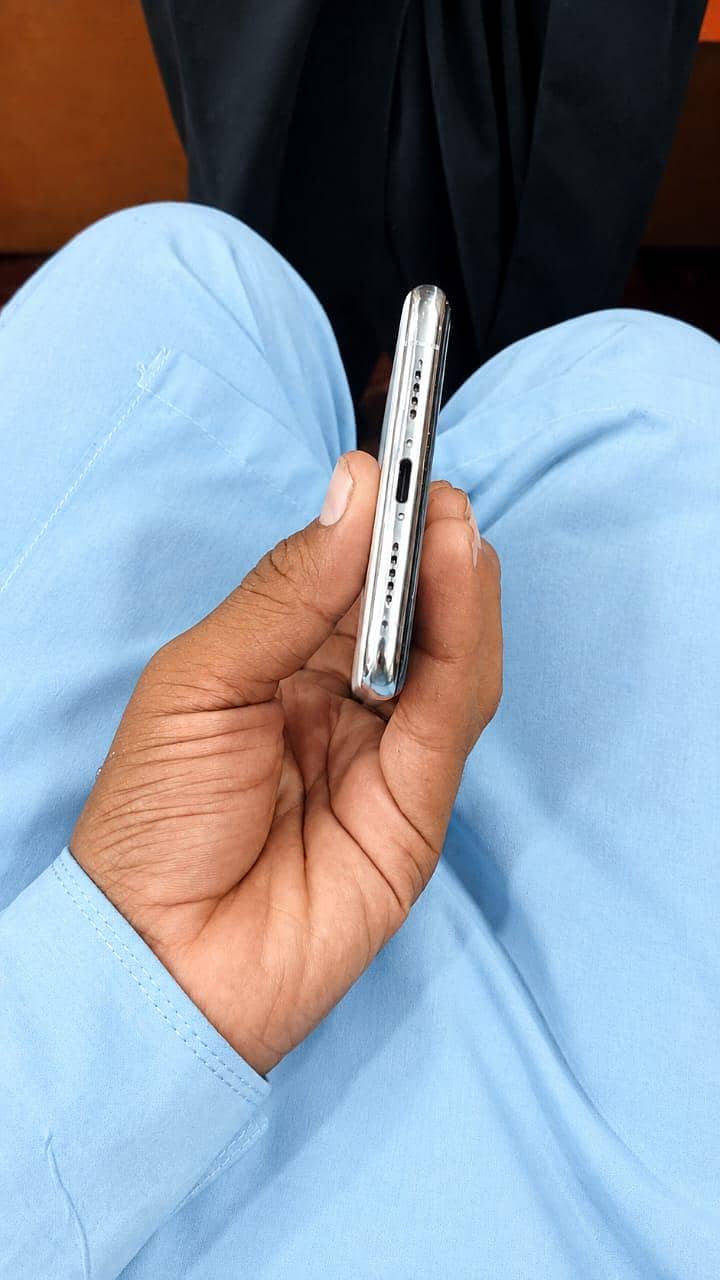Apple iPhone 11 Pro Max 3