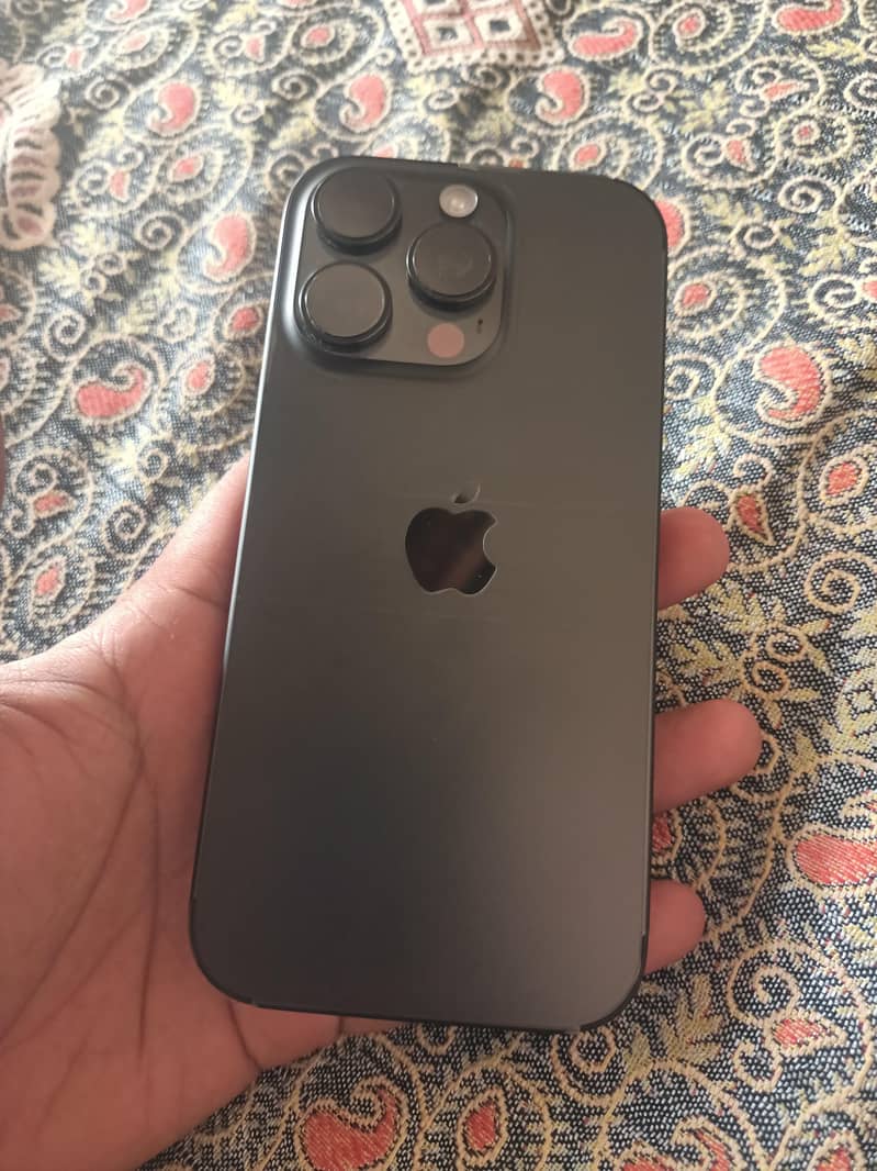 Apple iPhone 16 Pro 0