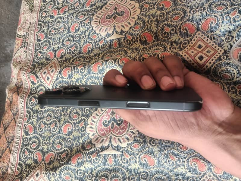 Apple iPhone 16 Pro 1