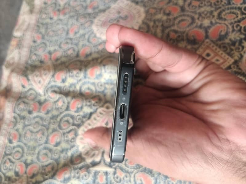 Apple iPhone 16 Pro 2