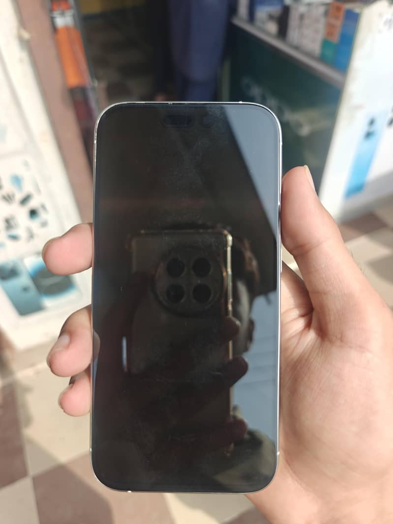 Apple iPhone 15 Pro 1