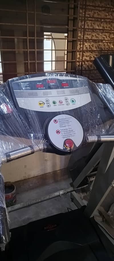 Advance Treadmill with Auto Incline Excellent condition