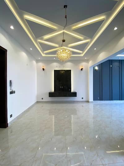 10 Marla Slightly Used House Available Fr Sale Sector M5