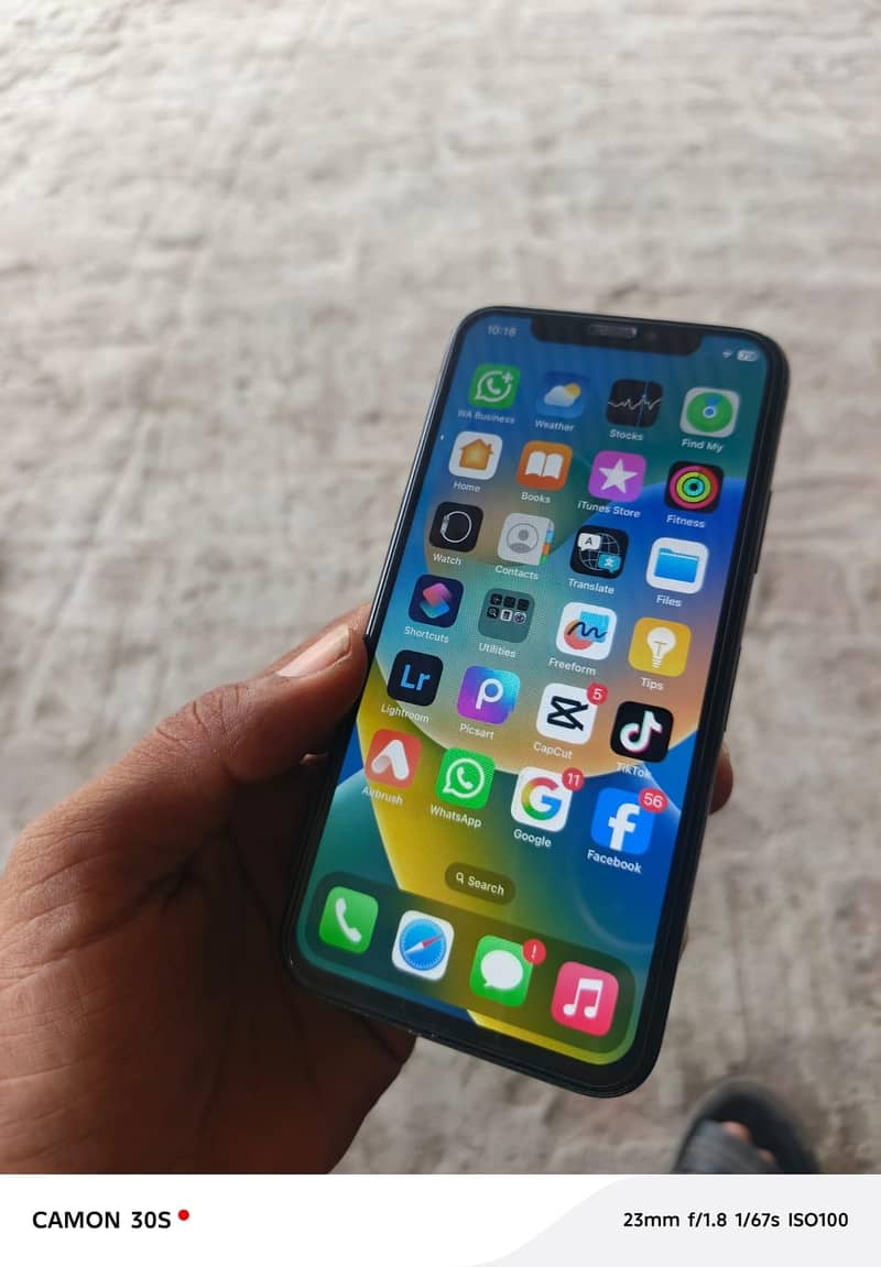 Apple iPhone X 4