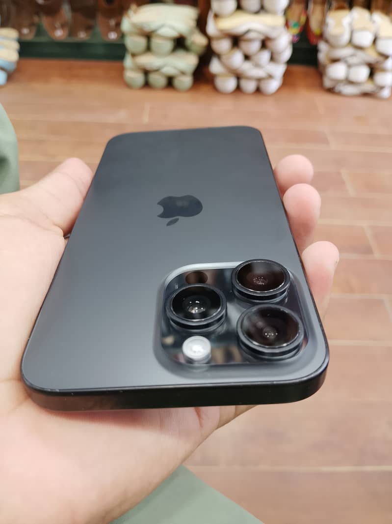 Apple iPhone 15 Pro Max 0