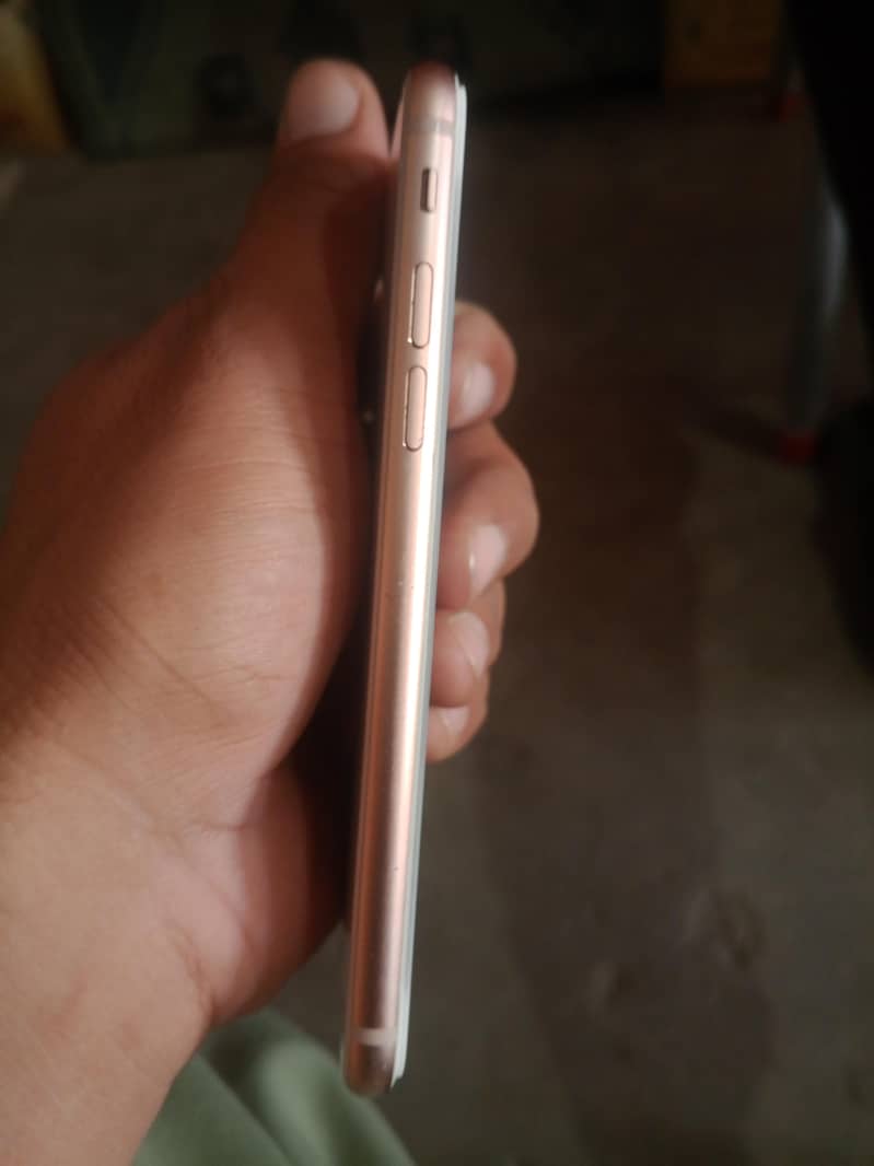 Apple iPhone 8 4