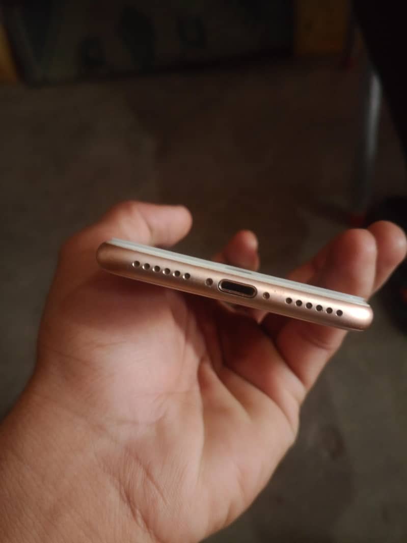 Apple iPhone 8 5