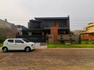 Prime Location 1 Kanal House Is Available In Affordable Price In Wapda Town Phase 1 - Block E1