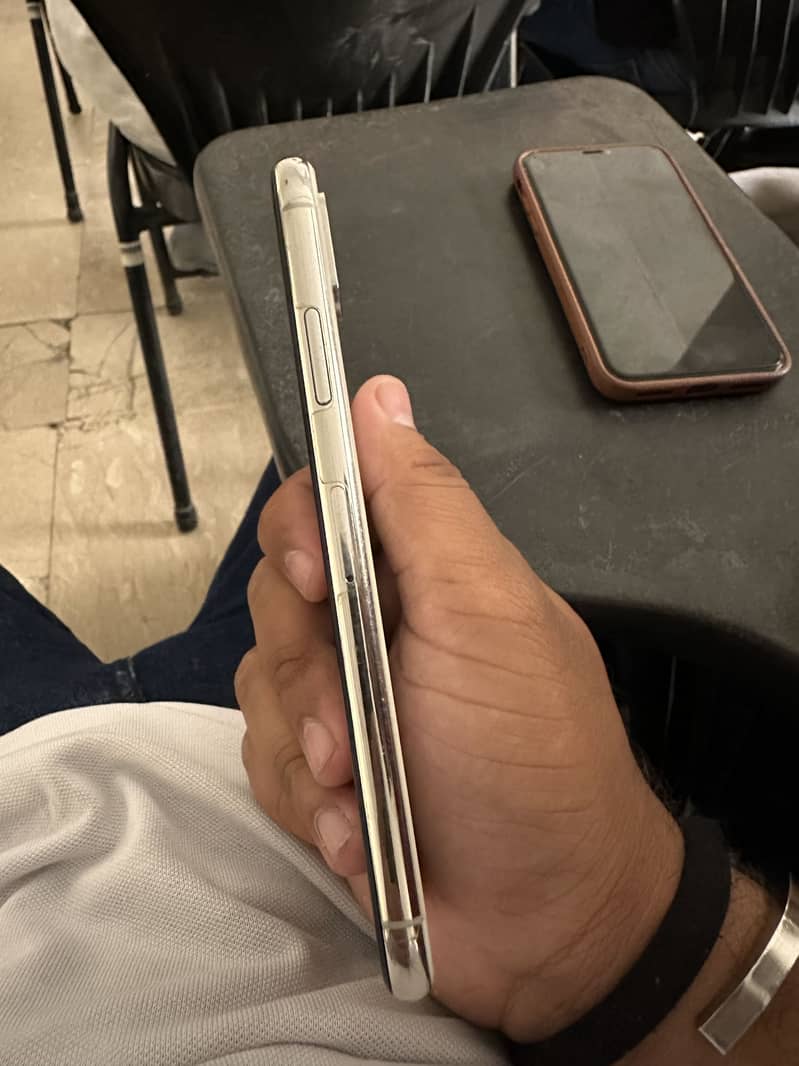 Apple iPhone XS 5