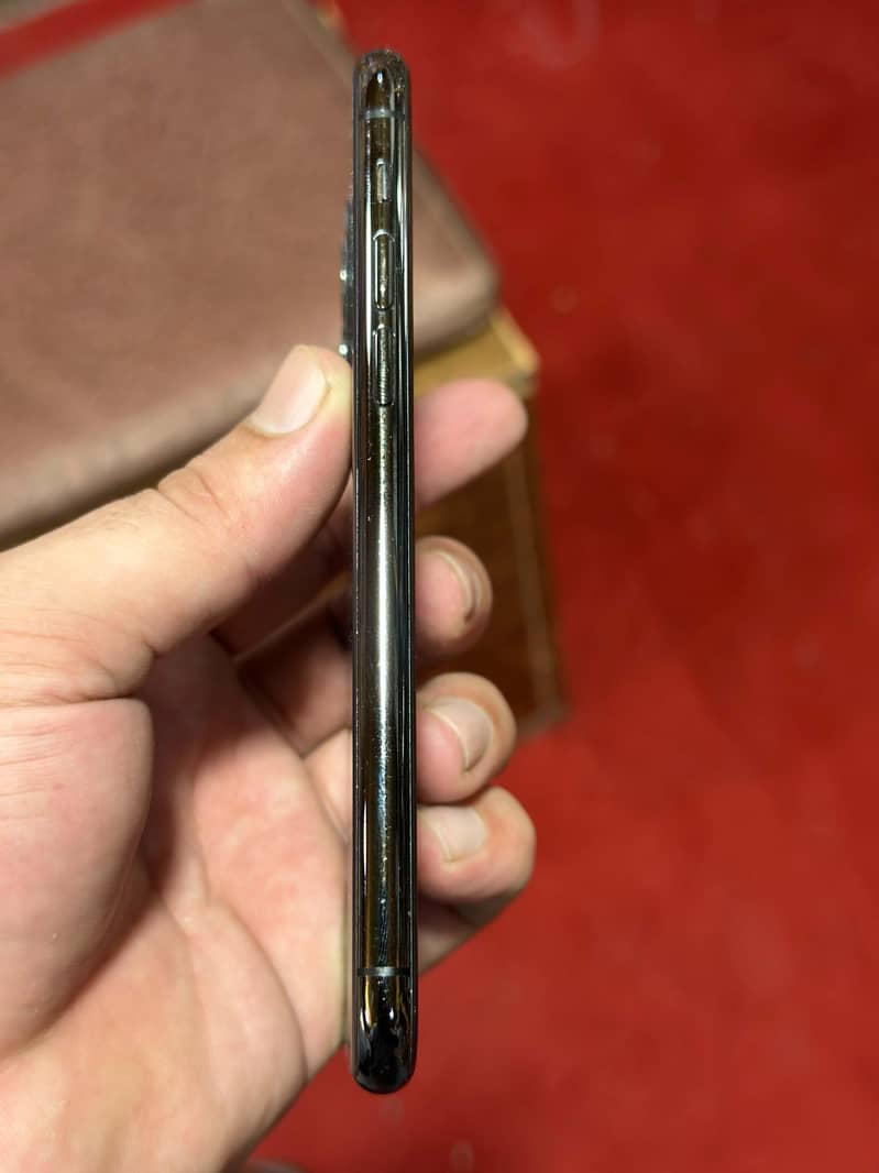 Apple iPhone 11 Pro 1