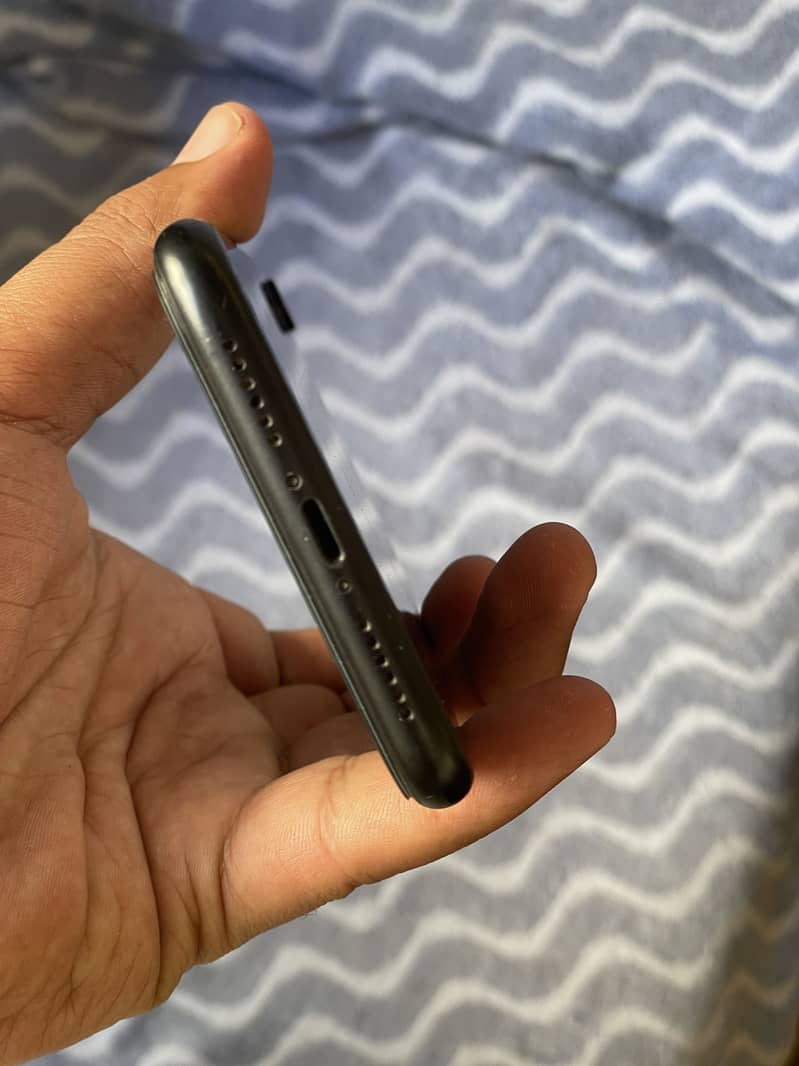 Apple iPhone XR 1