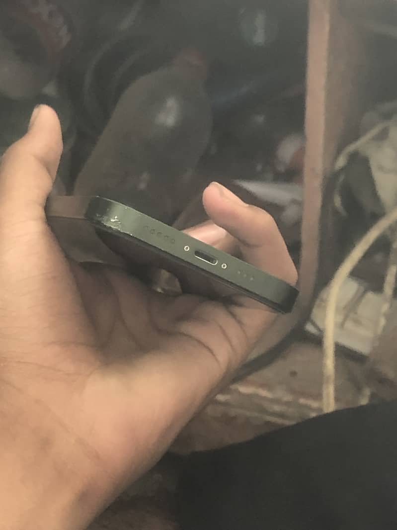 Apple iPhone 13 6