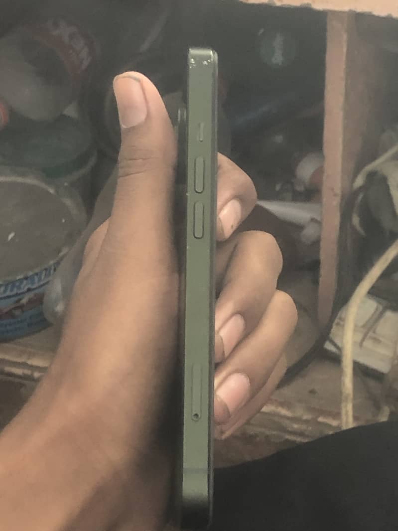 Apple iPhone 13 7