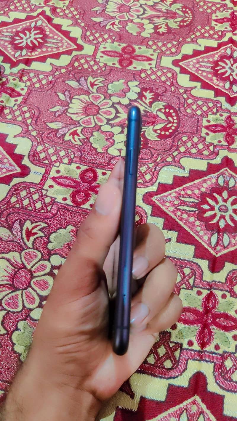 Apple iPhone 11 3