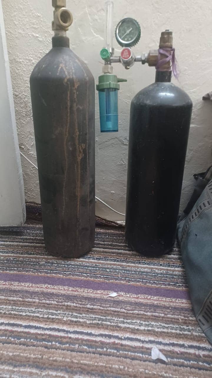 Oxygen Cylinders 0