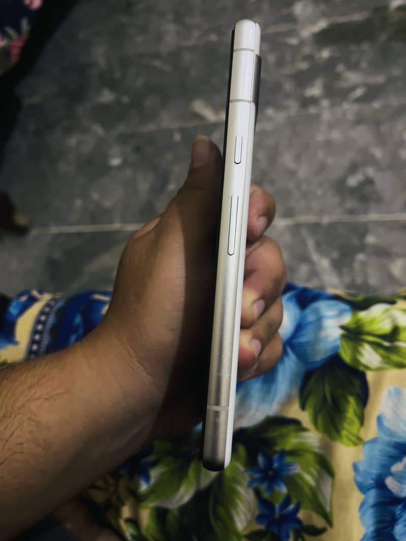 Google Pixel 7a 4