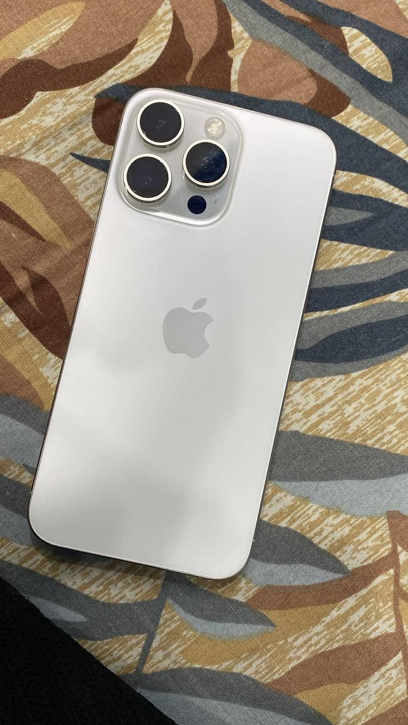 Apple iPhone 15 Pro Max 1
