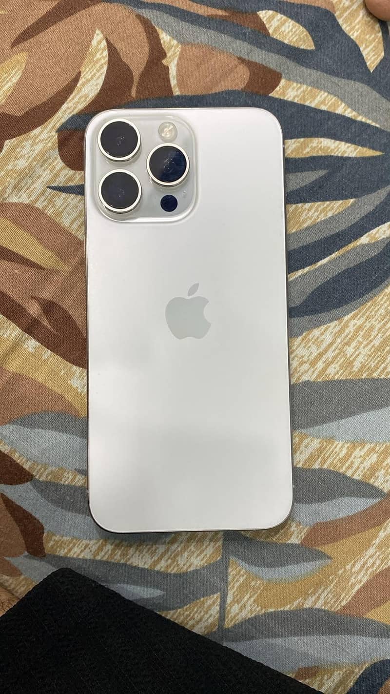 Apple iPhone 15 Pro Max 2