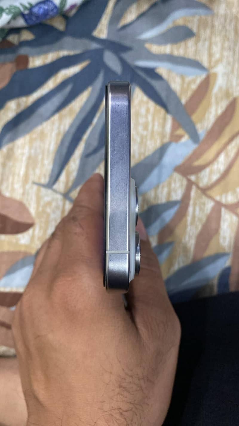Apple iPhone 15 Pro Max 3