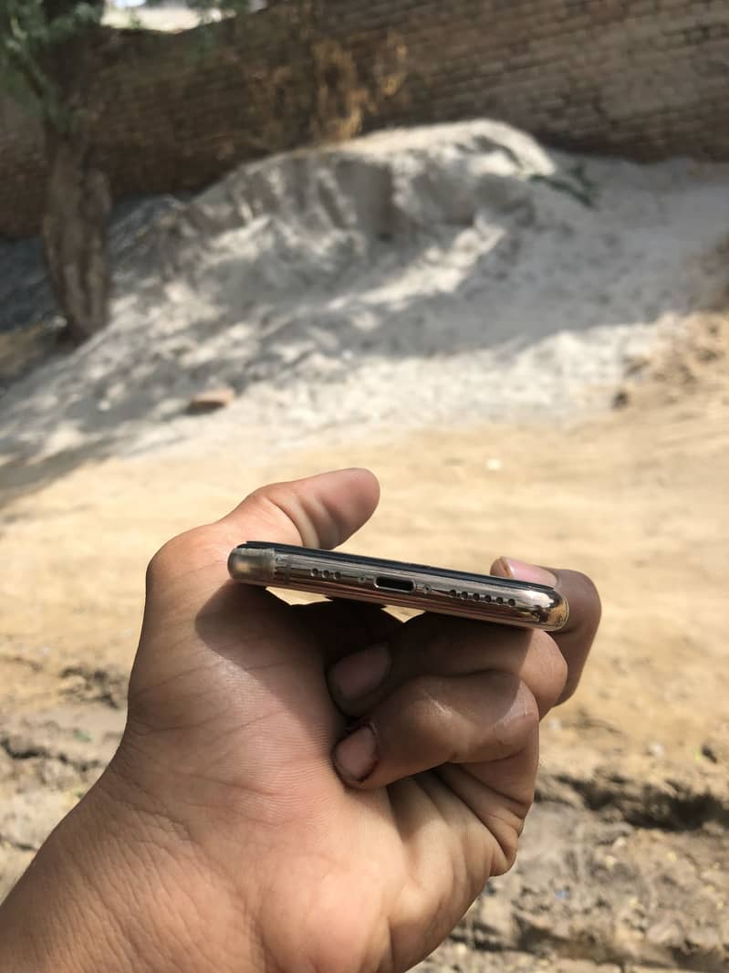 Apple iPhone XS 5