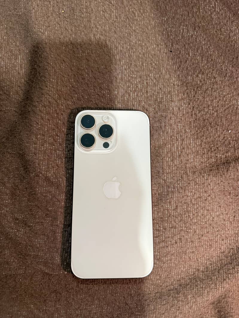 Apple iPhone 16 Pro Max 0