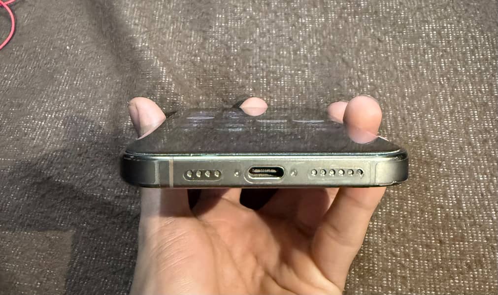 Apple iPhone 16 Pro Max 1