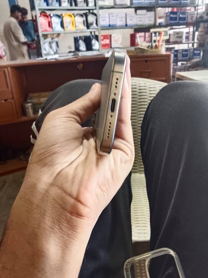 Apple iPhone 16 Pro 0