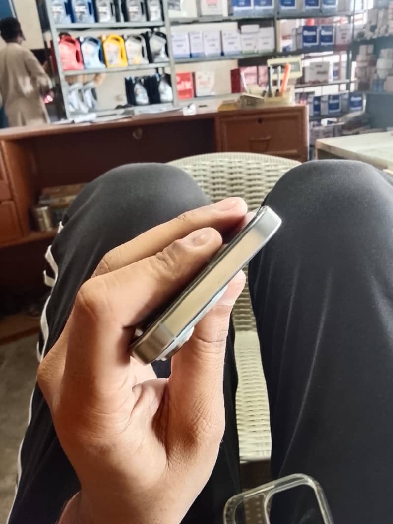 Apple iPhone 16 Pro 2