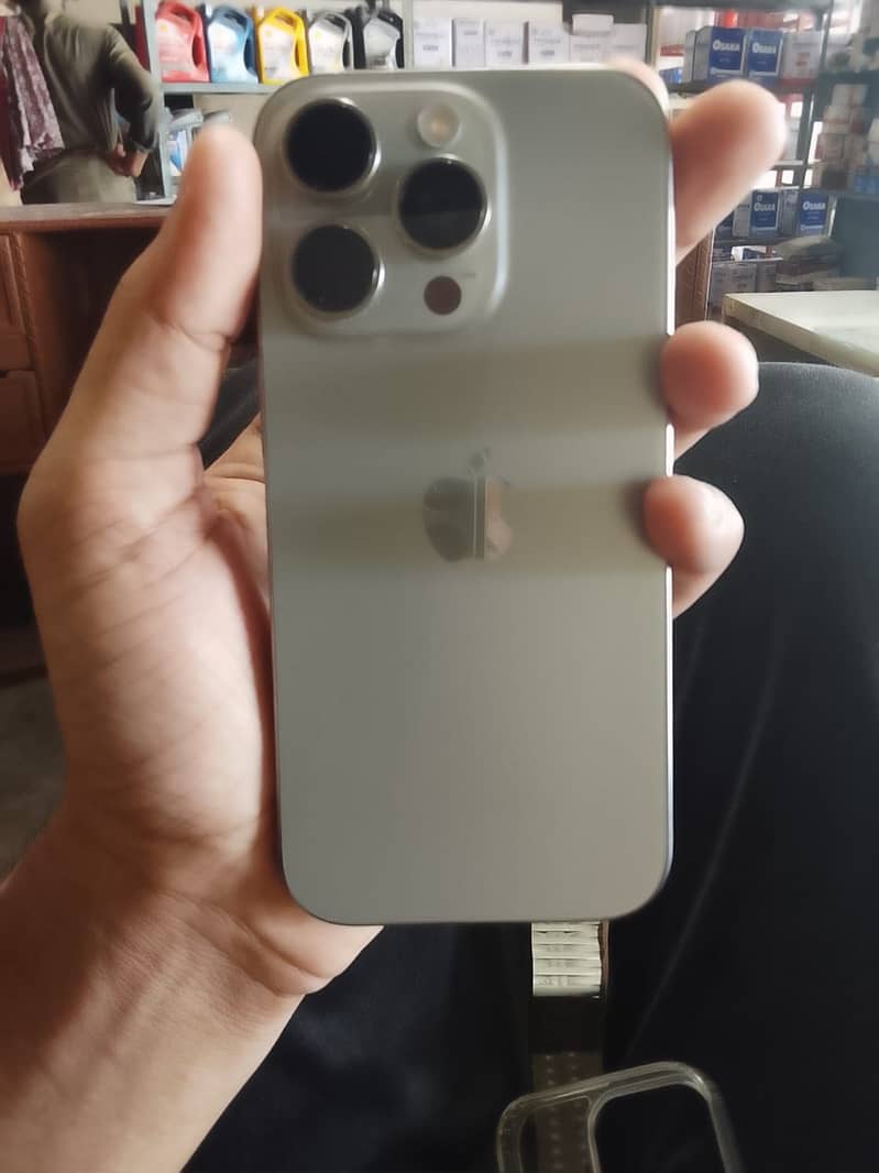 Apple iPhone 16 Pro 4