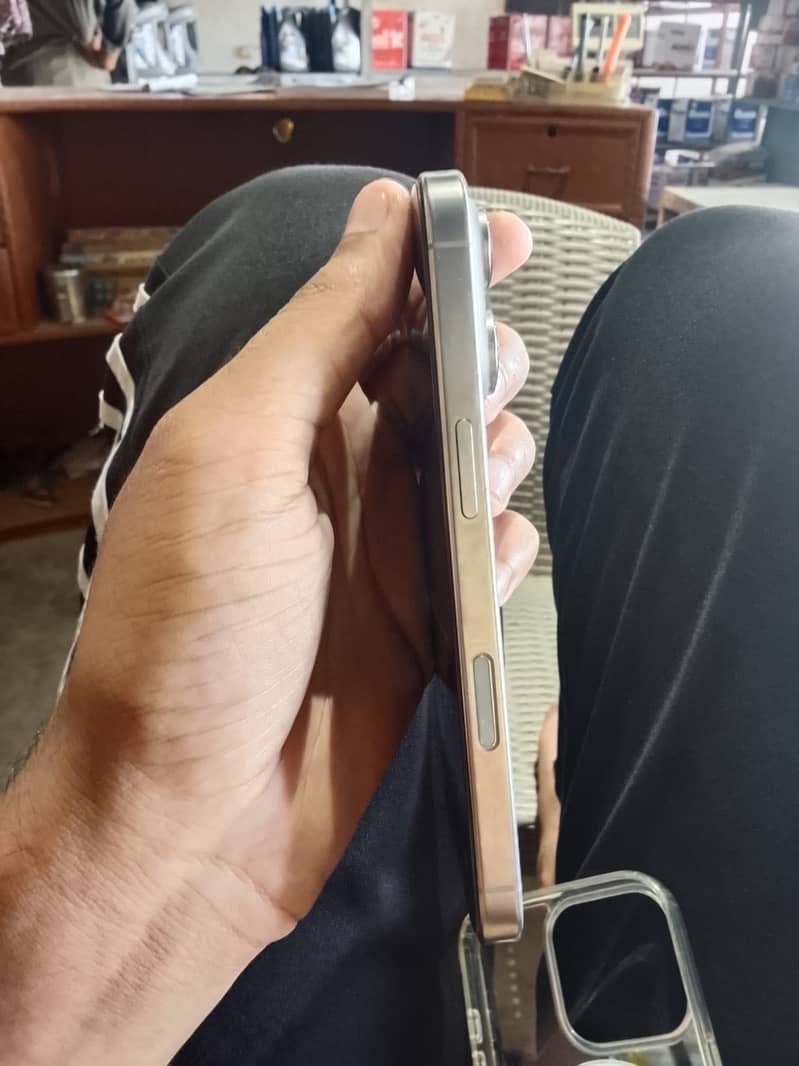 Apple iPhone 16 Pro 5