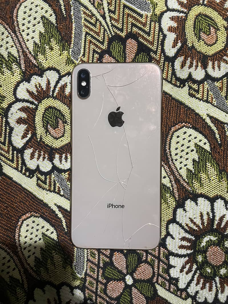 Apple iPhone XS Max 4