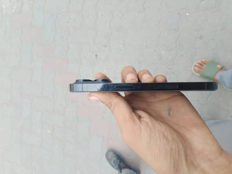 Apple iPhone 14 Pro 0