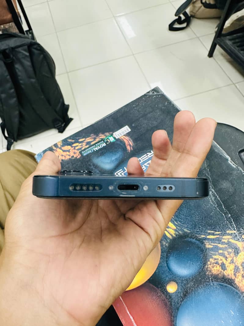 Apple iPhone 13 2
