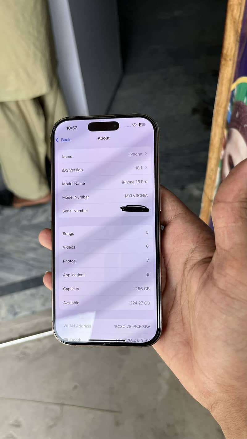 Apple iPhone 16 Pro 1