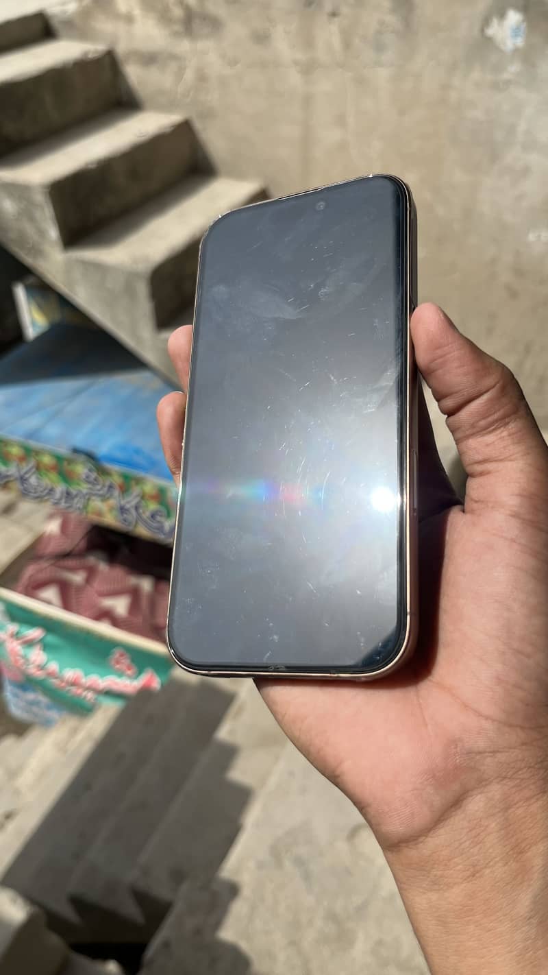 Apple iPhone 16 Pro 2