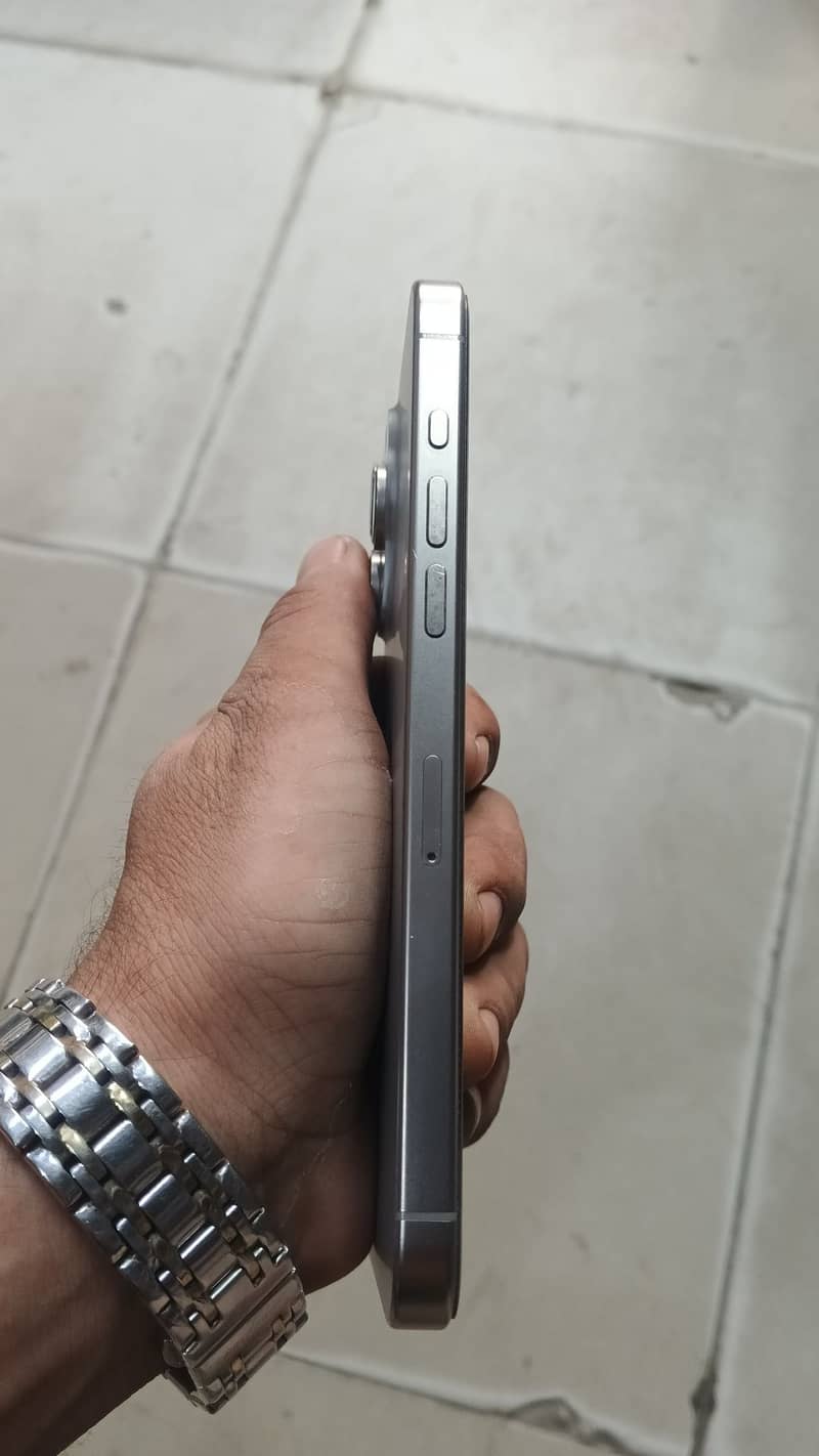 Apple iPhone 15 Pro Max 3