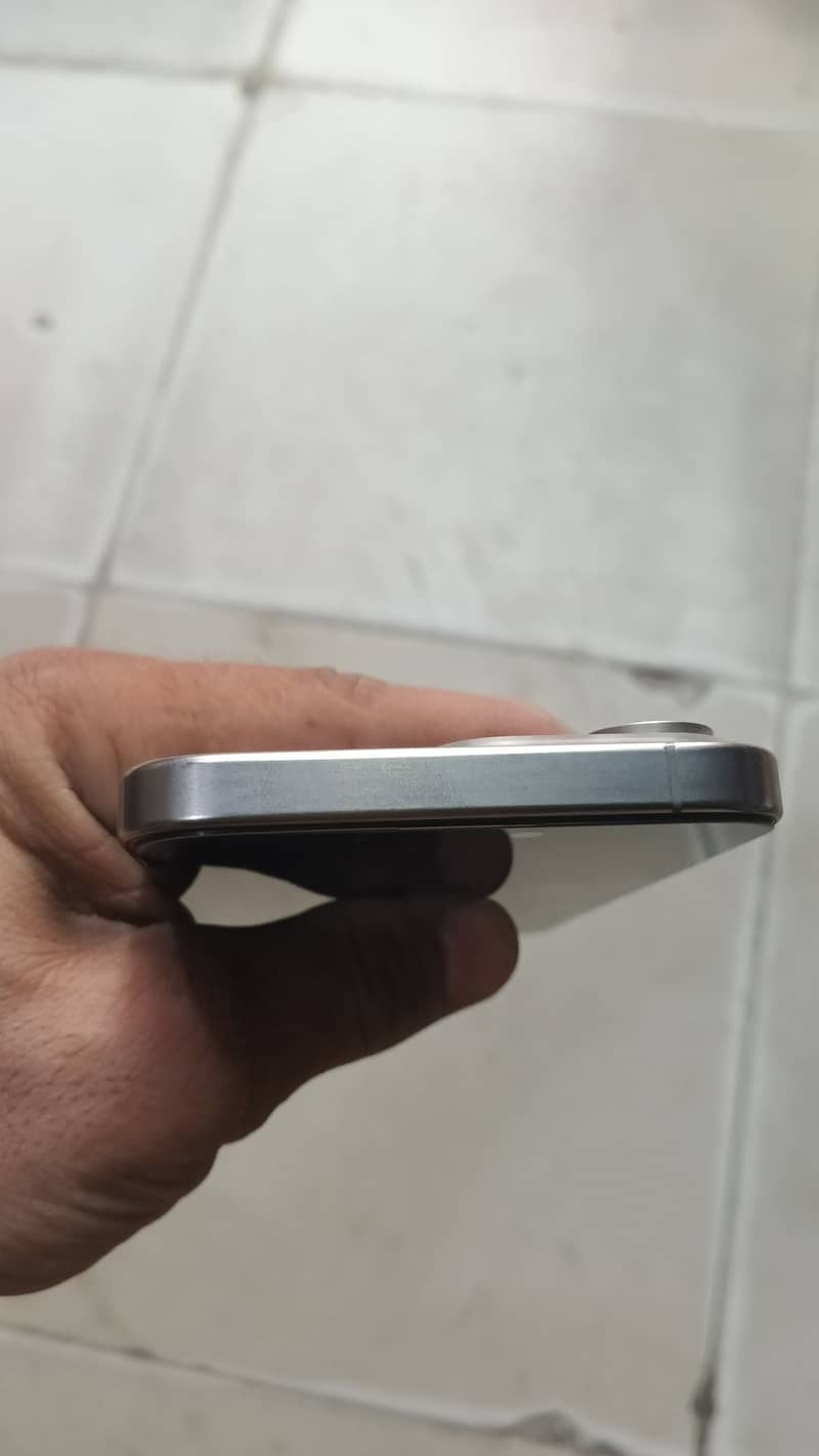 Apple iPhone 15 Pro Max 6