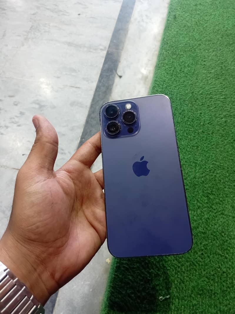 Apple iPhone 14 Pro Max 1