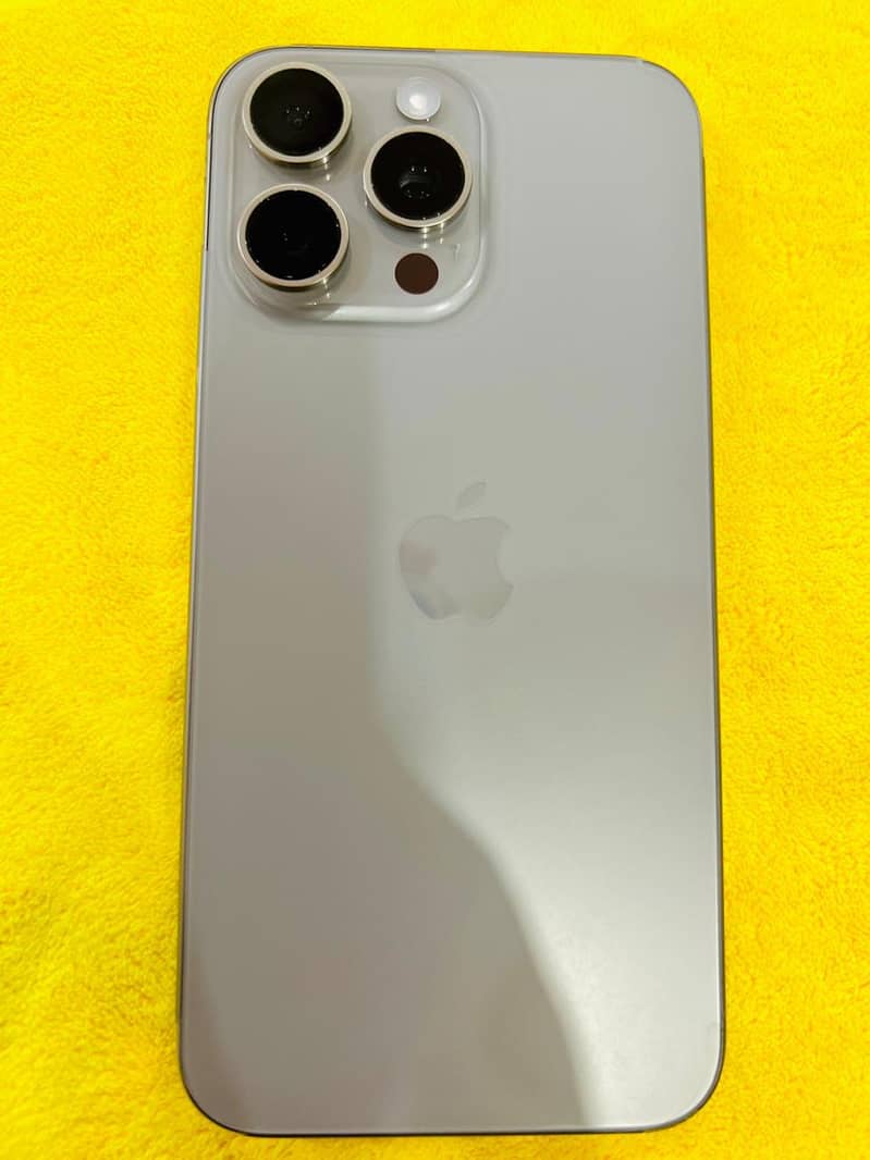 Apple iPhone 15 Pro Max 3